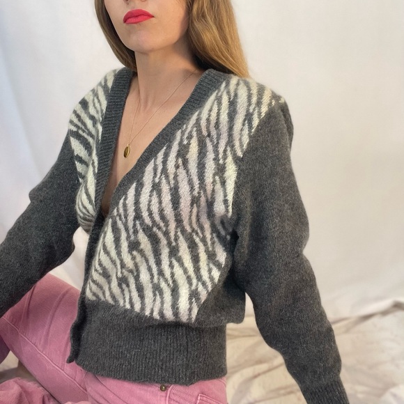 Vintage 90s Animal Print Cardigan - Picture 4 of 10